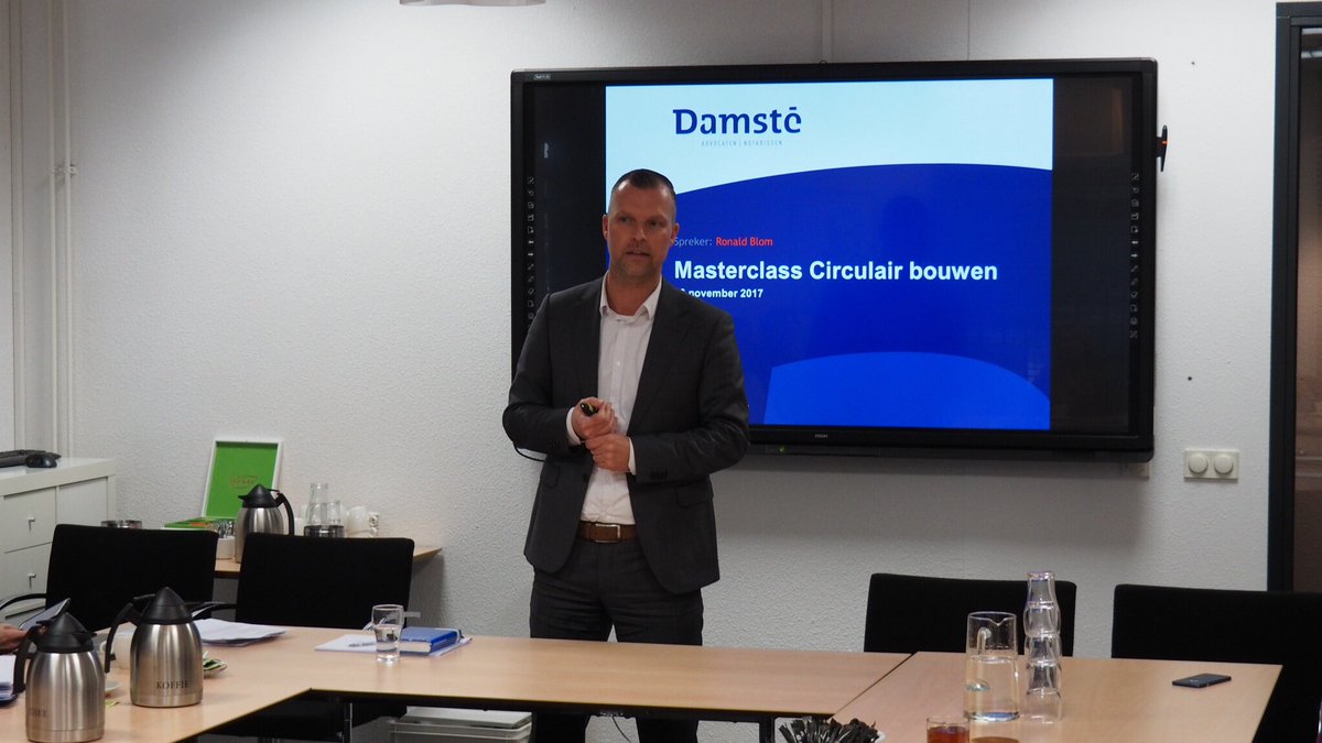StPioneering's tweet image. Deel twee op dag 5 van de Masterclass #CirculairBouwen wordt geopend door Ronald Blom @damstetweets . #aanbestedingsrecht #circulaireeconomie