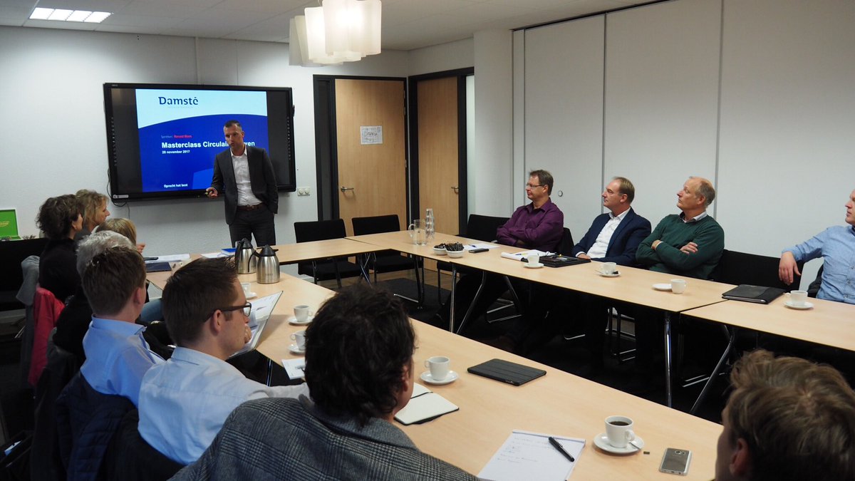 StPioneering's tweet image. Deel twee op dag 5 van de Masterclass #CirculairBouwen wordt geopend door Ronald Blom @damstetweets . #aanbestedingsrecht #circulaireeconomie