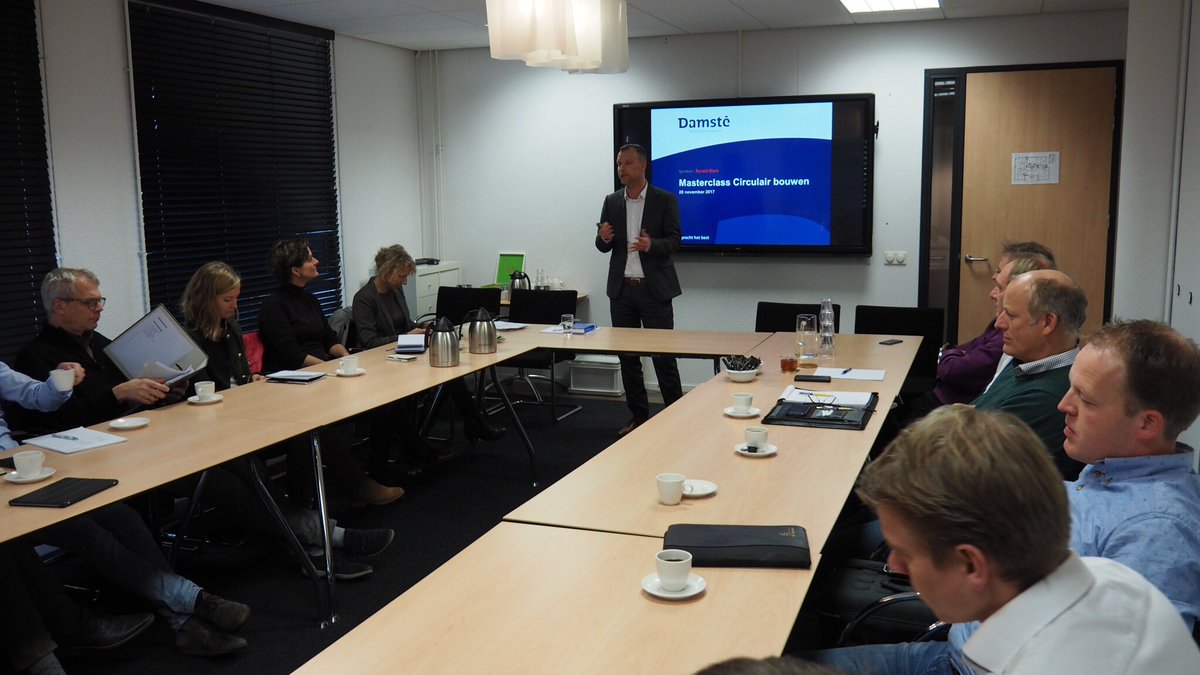 StPioneering's tweet image. Deel twee op dag 5 van de Masterclass #CirculairBouwen wordt geopend door Ronald Blom @damstetweets . #aanbestedingsrecht #circulaireeconomie