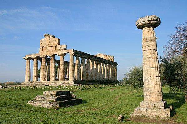 UtopicApp's tweet photo. Natale si avvicina e sei in cerca di idee?? 🎄🎁 Adotta un blocco delle mura e diventa cittadino di #Paestum! Al Parco Archeologico Paestum hai l'occasione unica di proteggere l'antica città, patrimonio #Unesco, e i suoi templi contro un potente nemico: il Tempo.
#Utopic https://t.co/kdRccfvzr0
