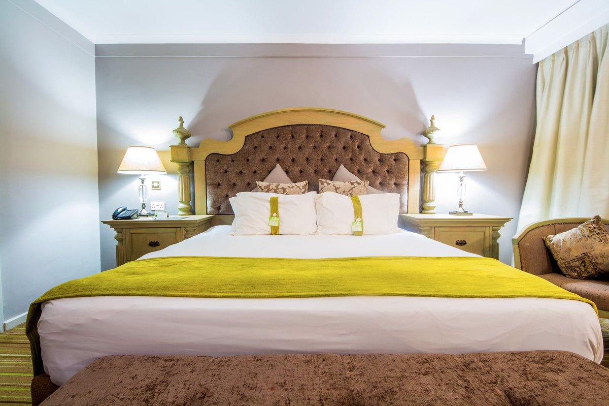 Holiday Inn Zimbabwe tweet media