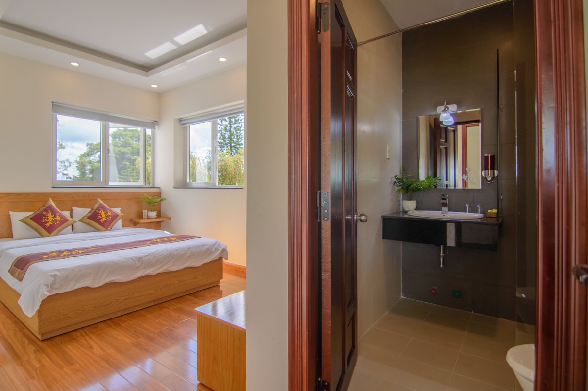 HotelsRobins's tweet photo. 3 days until Du Thuyen Villa opens... 3 Beautifully appointed standard room, for the budget minded travellers! Your oasis awaits! Book Now https://t.co/Gt2WxLx3mv #cheaproomsdalat #duthuyenvilla #youroasisawaits #dalathotels #foodindalat #coffeeindalat https://t.co/M53gNtVb0r