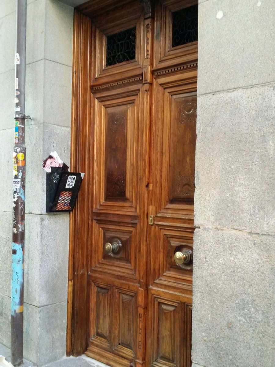 TuCarperson's tweet photo. Restauración de puerta de madera #wood #madera #work #trabajo #Restauracion #daleotravida https://t.co/xvna2PdmiA