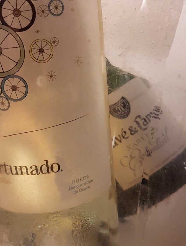 bordeauxbcn's tweet photo. Elegimos con mimo qué queremos ofrecer y lo elaboramos cuidadosamente para potenciar los sabores y las experiencias de los clientes 🍷🍾 https://t.co/8hpTav0SA8