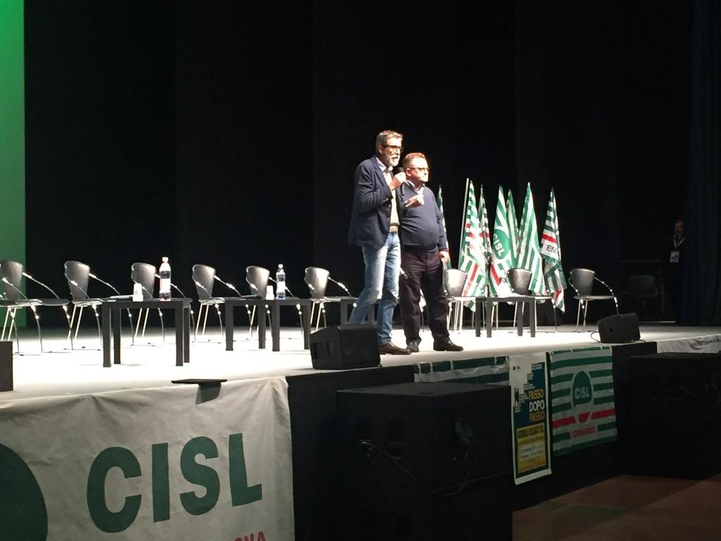 DanFrancesconi's tweet photo. #Passo dopo passo #Parma #duemila cislini Emiliano Romgnoli e  Lombardi con @FurlanAnnamaria per il futuro dei lavoratori dei pensionati e dei giovani #contrattare e negoziare sempre per migliorare le condizioni di vita e di lavoro nel nostro paese https://t.co/L1oliPNGEj