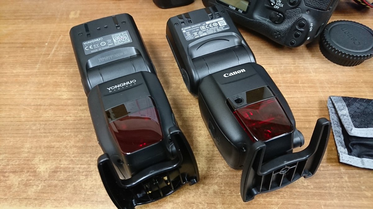 uruurupon's tweet photo. オリジナル vs コピー！
さて性能は如何に？

CANON 600EXⅡｰRT
YONGNUO YN600EXｰRTⅡ

ソックリで微妙に違う(笑)
使用レポートって需要あるかな？( ´艸｀) 動画に挑戦するか(爆)

#ストロボ
#クリップオンストロボ
#CANON
#YONGNUO
#600EXⅡｰRT
#YN600EXｰRTⅡ

#写真好きな人と繋がりたい https://t.co/IjIfqsvhWp