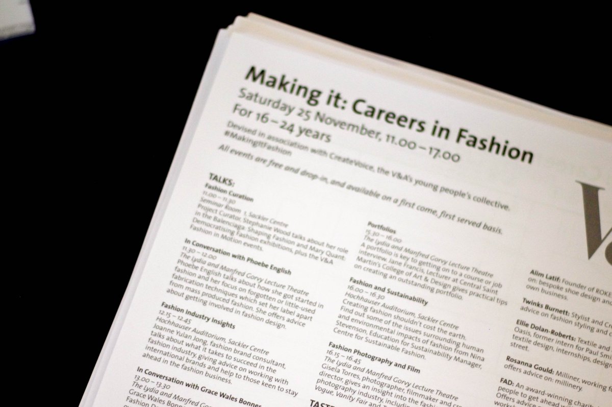 YULANCREATIVE's tweet photo. Speaking to a fully packed - indeed standing room only - in the Hochhauser Auditorium, I had the honour of giving my industry-insights guest talk.
It was wonderful to have such great feedback about the industry - do keep it coming! #fashion #makingit17 @V_and_A https://t.co/UYvRBgjWfp
