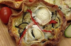 FFFoodAwards's tweet photo. The 8 best #freefrom pies according to @MetroUK! Including #FFFA16 gold winners @HotchPotchPies, #FFFA18 entrant @clivespies, and previous #FFFA entrants @geniusfoods @asda @pieminister    https://t.co/q92LnH3stK https://t.co/IJGnUIyMJJ