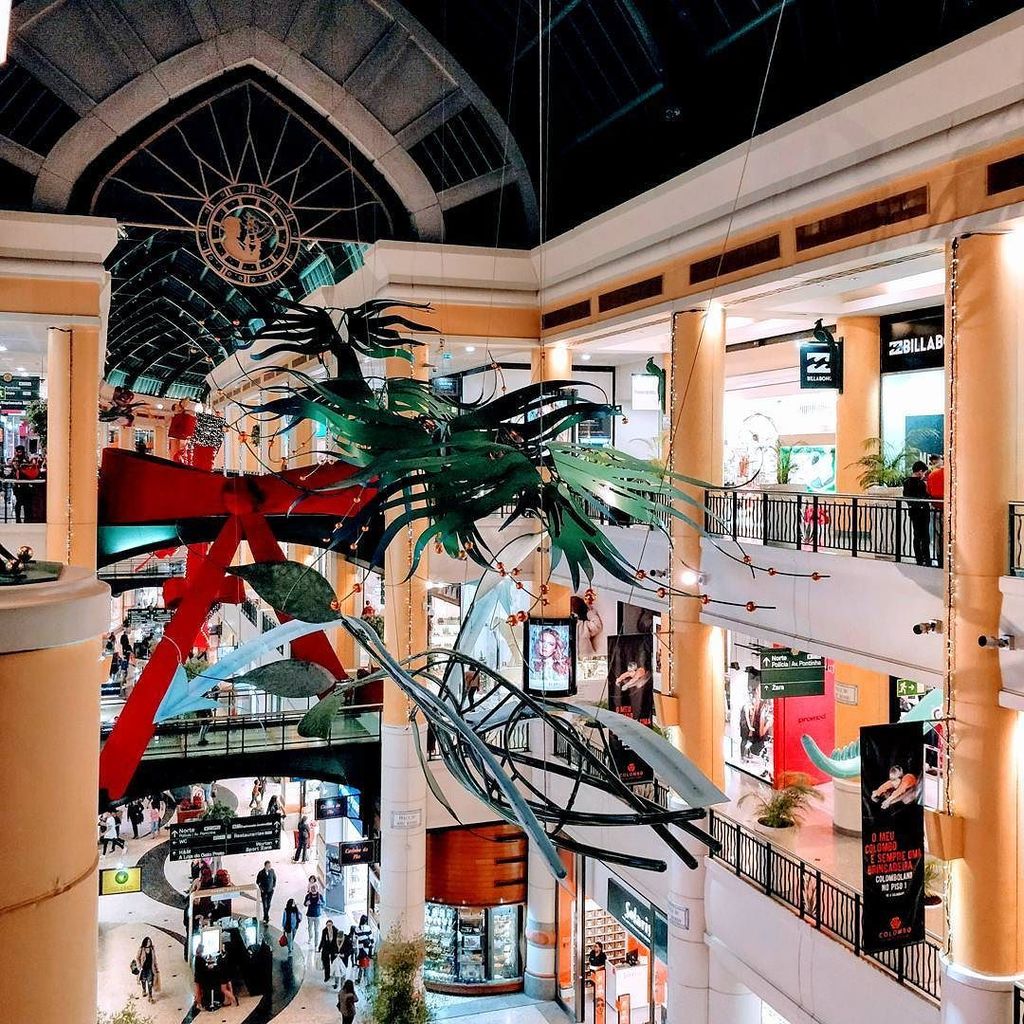 Daracle's tweet photo. #nov27th #1photoaday #DARACLE365 #itsadaracle
3 floors and 119,725m2 of Shopaholic nightmare. Colombo Shopping center has been standing for 20 years and still going strong.
#xmasshopping #shopaholic #nightmarebeforechristmas #3floors #colombo #shoppingce… https://t.co/fezwsQNjH4 https://t.co/jGaVnhDqnP