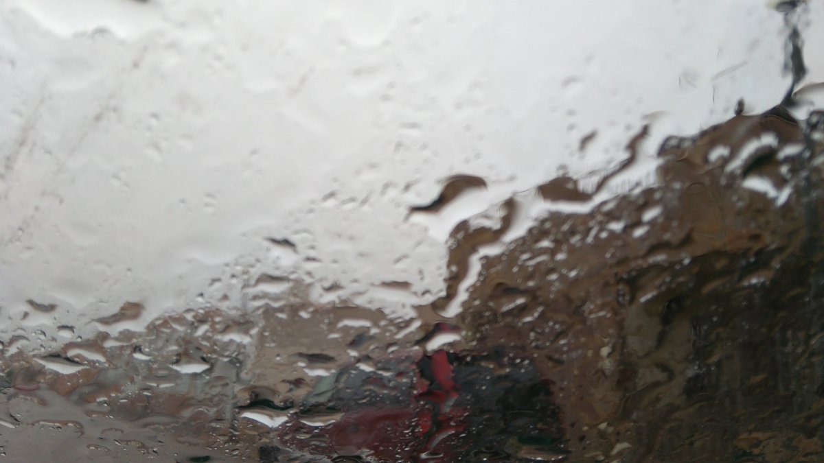 Raguileralcala's tweet photo. Llueve. Nosotros seguimos. #diadelmensajero https://t.co/LKRDKCu28I