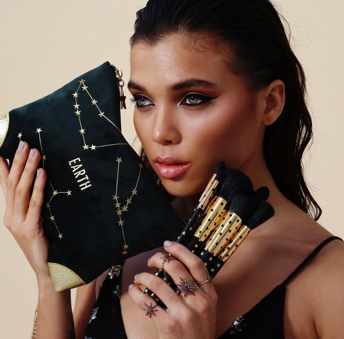 Spectrumbrushes's tweet photo. What’s your name what’s your sign? ⭐️✨#zodiacs launching tomorrow beauties ✨⭐️ all you Capricorn, Taurus &amp; Virgo the Earth set is for you ✨🌟 https://t.co/1YNmzIvVED