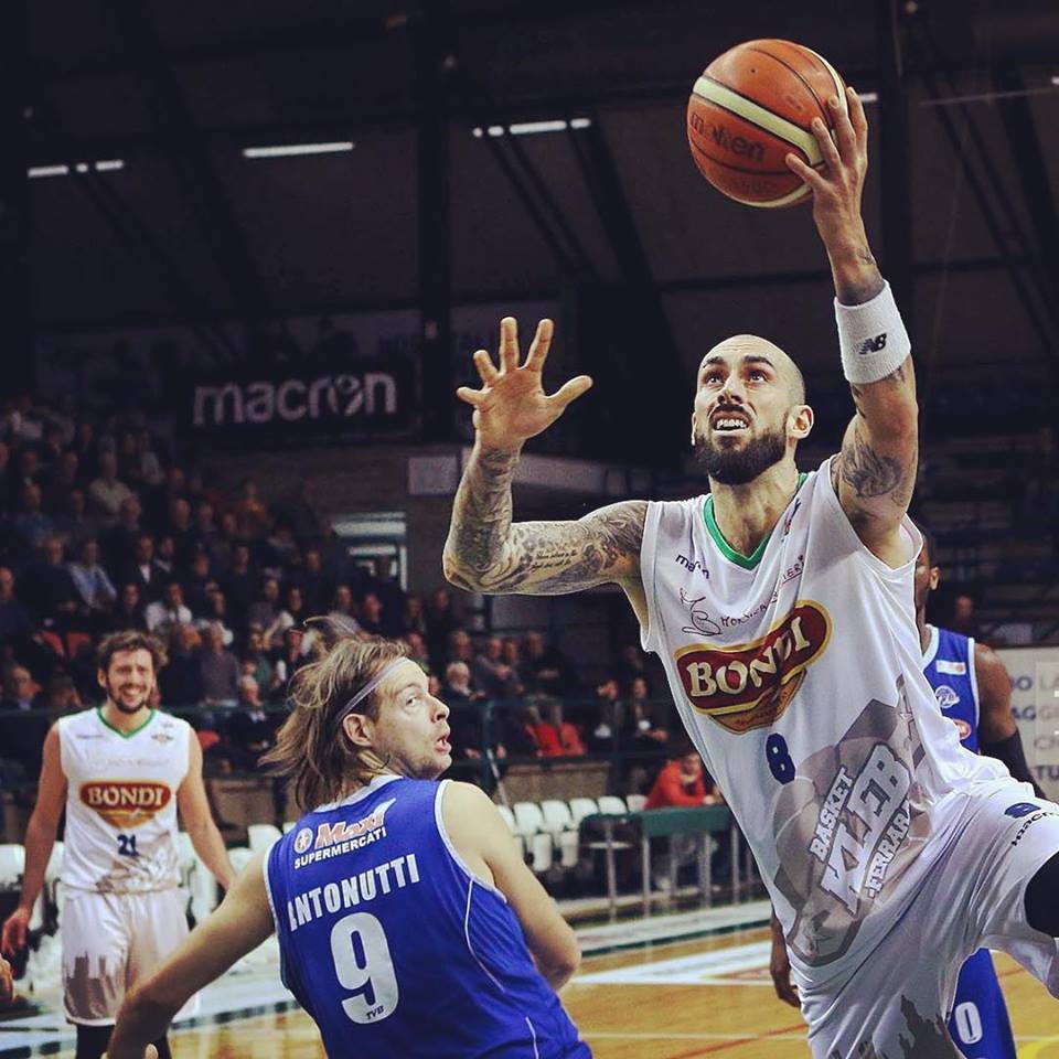Tele_sBasket's tweet photo. I 🔝🏀⛹🏼 tra gli ex @juniorcasale nella nona giornata di #SerieA2OldWildWest: @fantoni_tommaso realizza 11 punti con 7 rimbalzi e 2 assist in #KlebTreviso 80-75.
#LNPsocial #SerieA2Italia #A2Est #LaNostraPassione #KlebBasketFerrara https://t.co/2CVPTyZDiG