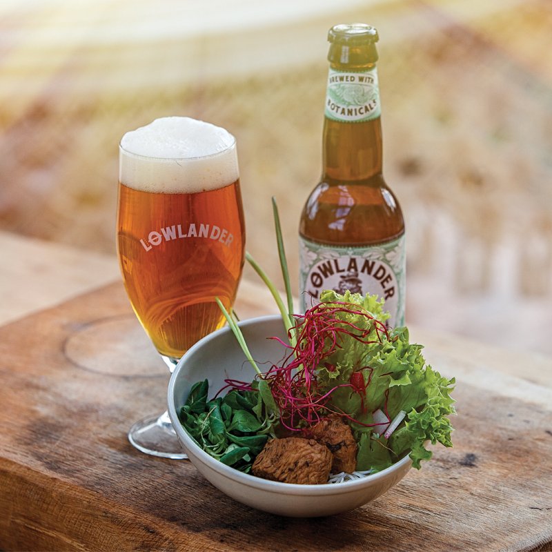 Botanisch dineren in de Rotterdamse haven met <a href="/LowlanderBeer/">Lowlander Beer</a>. Redacteur @Menno_Bosma genoot daar van de mooiste bier-spijscombinaties. In Schuim 6 delen we 4 heerlijke recepten met je!