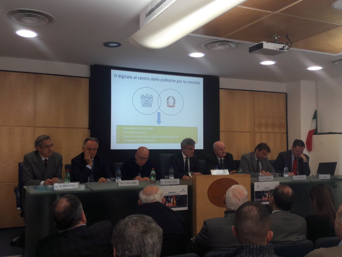 Impresa 4.0 - La trasformazione competitiva #digitale  delle #imprese. Ne parliamo oggi a #Cosenza in un incontro promosso da @ConfDigitale e Digital Innovation Hub Calabria.