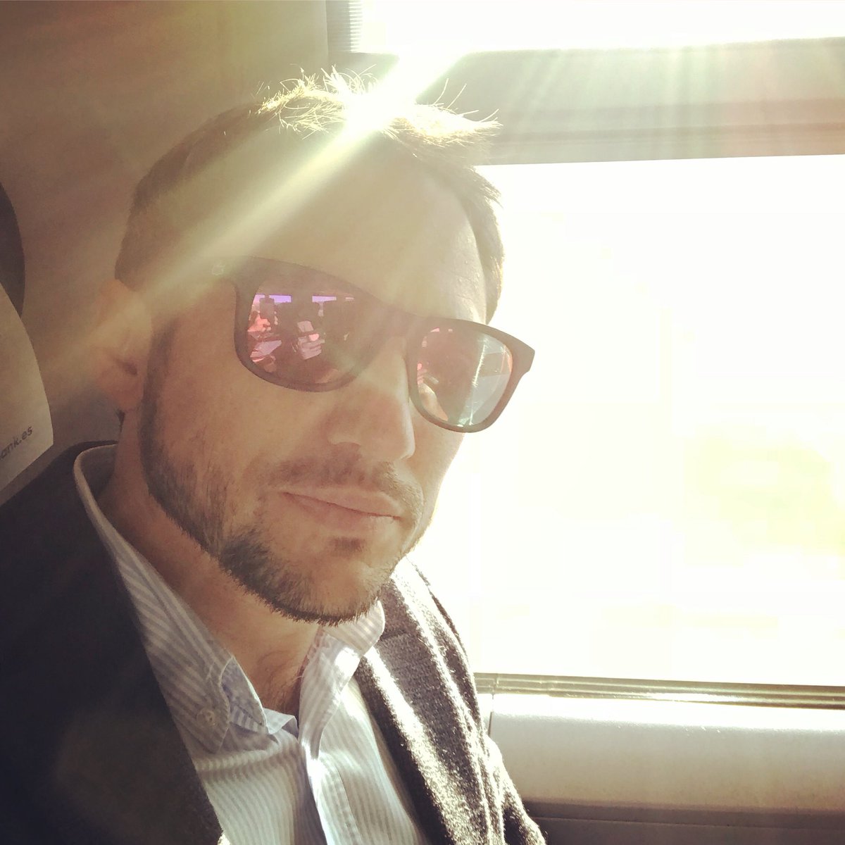 Barcelona-Madrid. La rutina de los martes por la mañana. Y uno lo hace feliz después de un “galOT” como el de anoche! Enhorabuena a los chicos por su esfuerzo y su talento, que es enorme. Por su ejemplo y su Revolución Sexual! Cada vez es más complicado... Cada lunes más difícil.