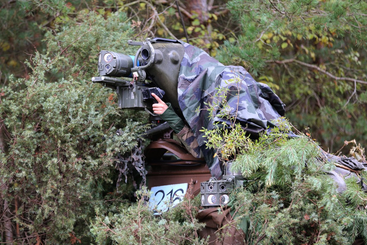 CENTACOfficiel's tweet image. #PrépaOps #7BB #CENTAC L'art de se camoufler. Sur quel véhicule est monté ce poste missile MILAN ? @armeedeterre Photo Military Photo Report