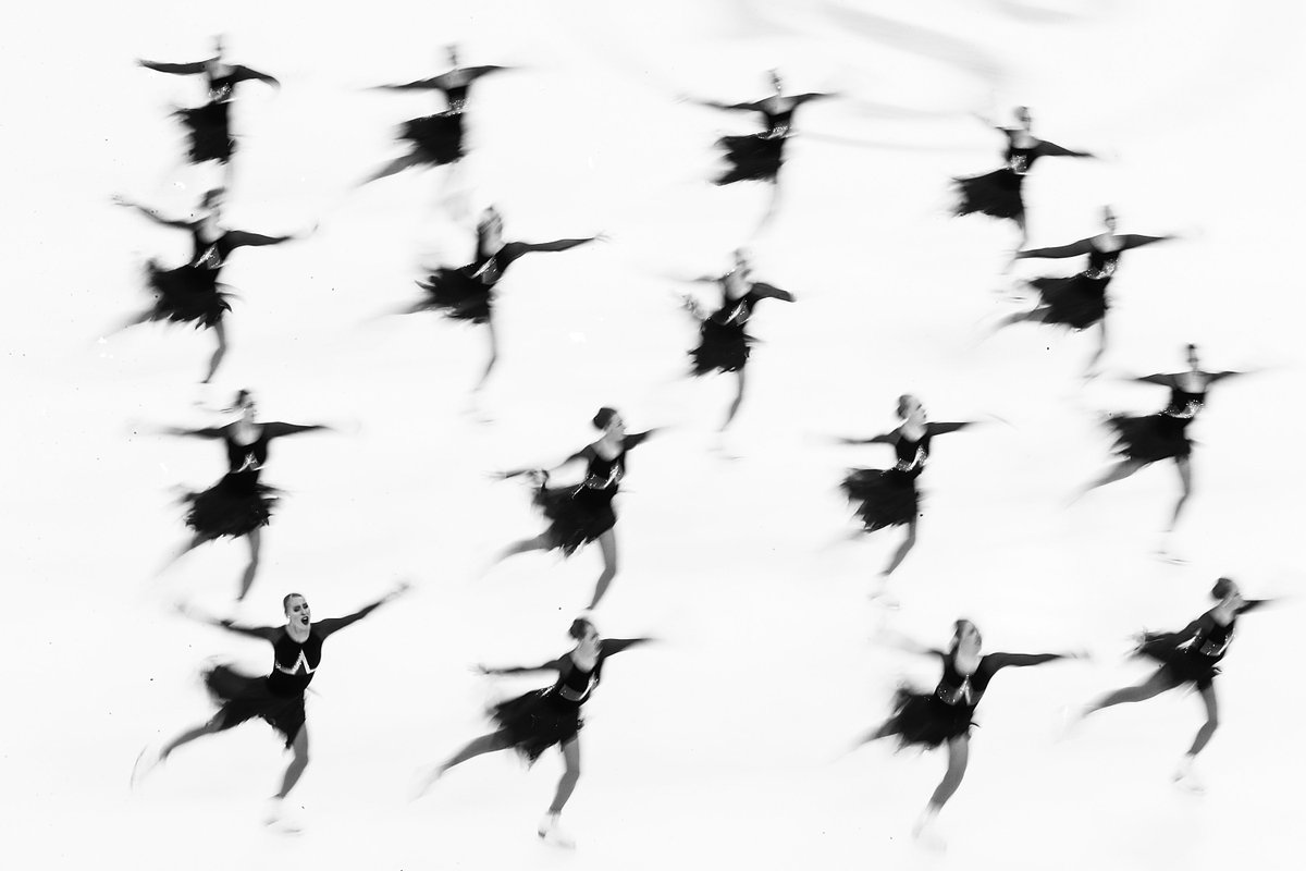 ISU_Figure's tweet photo. 📸 These two photos are part of the 20 Global Sports Pictures of the Week. How much do you love them?

🔗 https://t.co/5tUoCb9cFV

#⃣ #FigureSkating #SynchroSkating https://t.co/JmHTxH9bNj