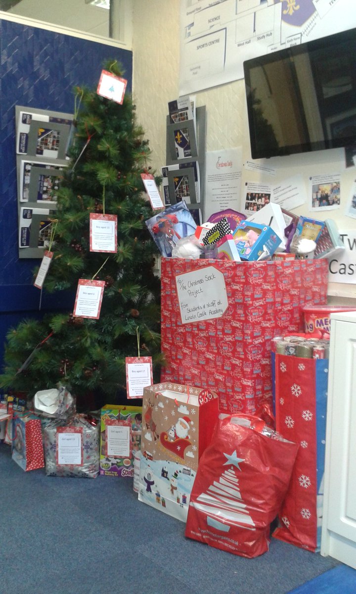 Willey_notWiley's tweet photo. @LincolnCastleAc @christmassacks donations piling up nicely. There's still 2 days to get your donations in. #charity https://t.co/sPfJxkZgxR