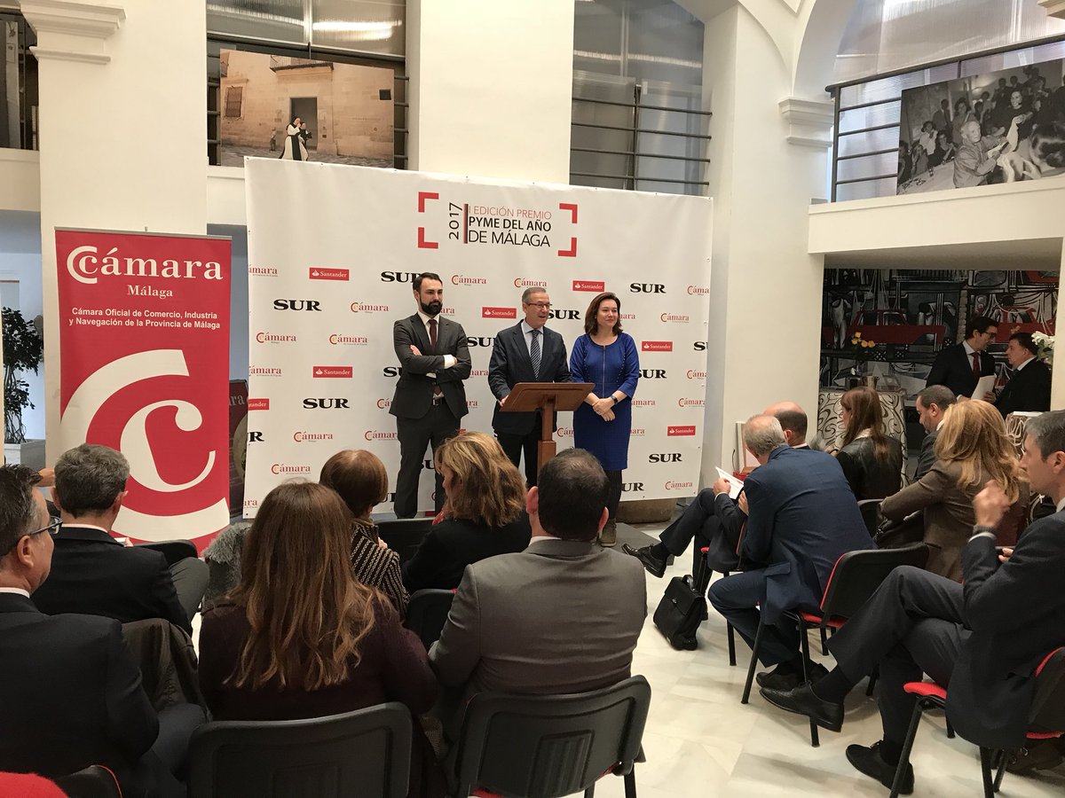 MalagaEconomica's tweet photo. La responsable de Economía Productiva de @malaga @marmartinrojo participa en la entrega de los Premios Pyme del Año Málaga 2017 de @Camara_Malaga @bancosantander y @DiarioSUR #PremioPyme2017 https://t.co/RFijsqOJYz