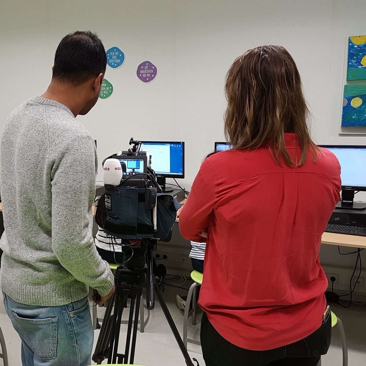 Het @jeugdjournaal is vandaag op bezoek bij ons op school. #internetopschool #digiwijsheid #onderzoeken #groep7/8