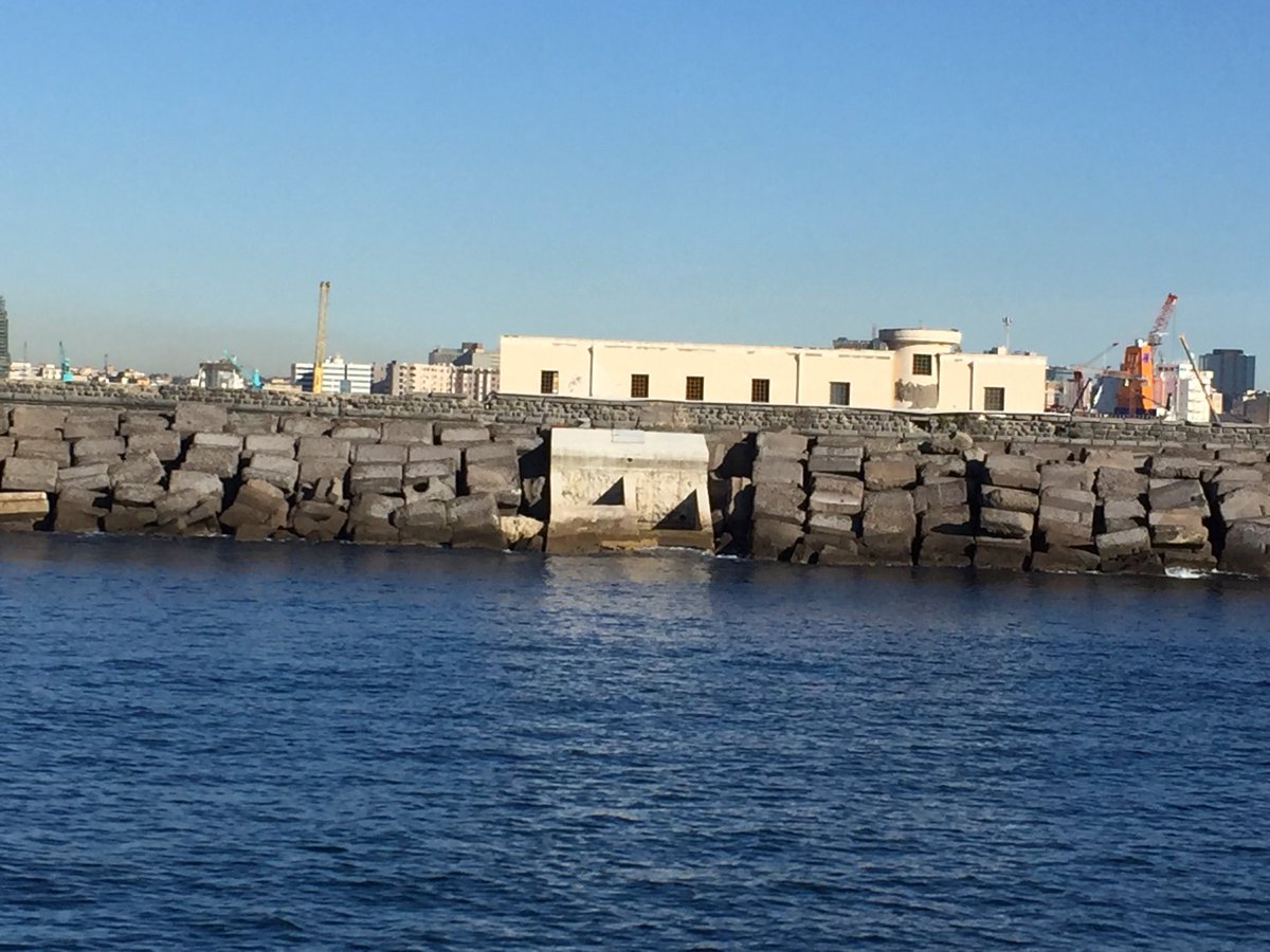 ceeivalencia's tweet image. OBREC: an overtopping WEC integrated on a breakwater 🌊#studyvisit #blueenergy #waveenergy