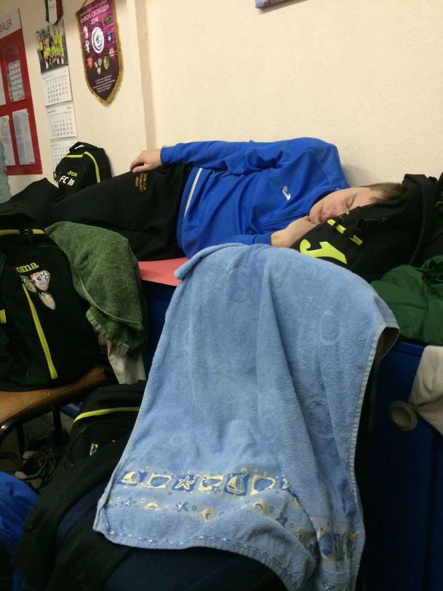 IvashkoYarik's tweet photo. - Шо там по сну ? 
- А вы выспались сегодня ? 😴
#InBev⚽️😴 https://t.co/q43vBYoy1o