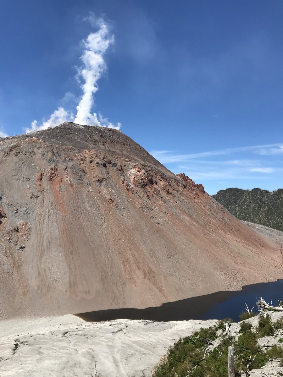 itsasma11world's tweet photo. Ne pas marcher trop fort sur les pentes du volcan Chaiten sous peine de réveiller la bête ! https://t.co/PtdYzd38nL