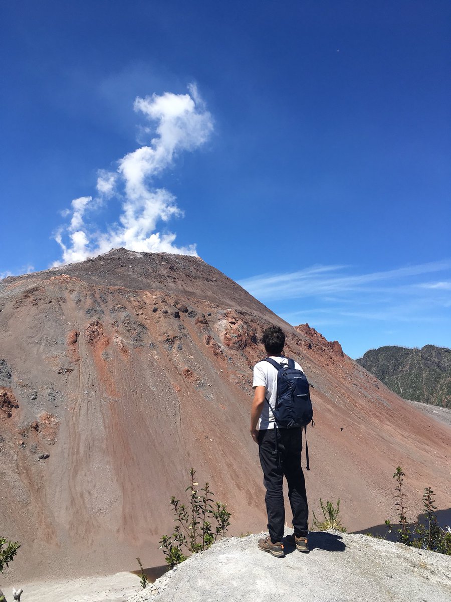 itsasma11world's tweet photo. Ne pas marcher trop fort sur les pentes du volcan Chaiten sous peine de réveiller la bête ! https://t.co/PtdYzd38nL
