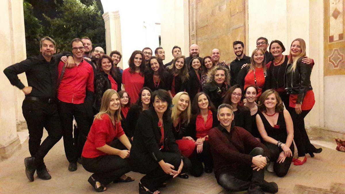 CoroCrescent's tweet photo. I-Pop Festival: Notevolmente di Roma, Maestro Marco Schunnach.
Il coro Notevolmente è nato...
https://t.co/ewd61o7jxf https://t.co/9fykJAADv4