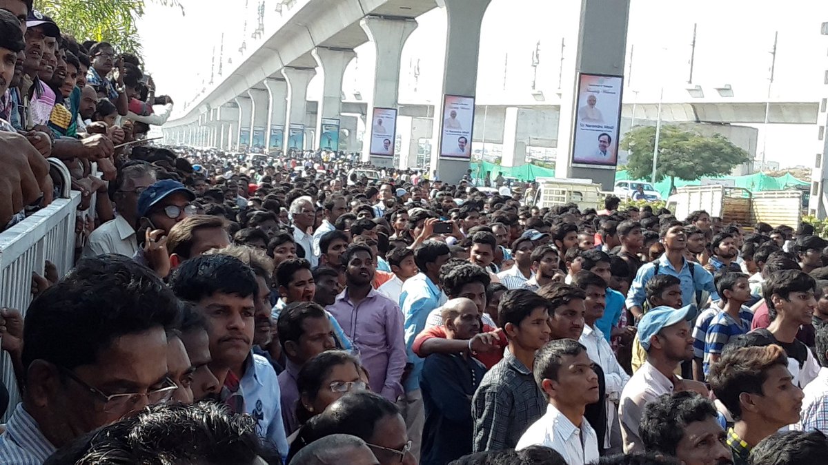 agrawalp2001's tweet photo. @laluprasadrjd @Shobhit78259880 Why are you showing edited fake videos. Today in Hyd, where @narendramodi inaugurated Metro; he was not addressing any rally. There was no arrangement for public to gather, even then there was massive crowd with public shouting Modi, Modi, Modi. See pic from my camera https://t.co/cnjVcdYS01