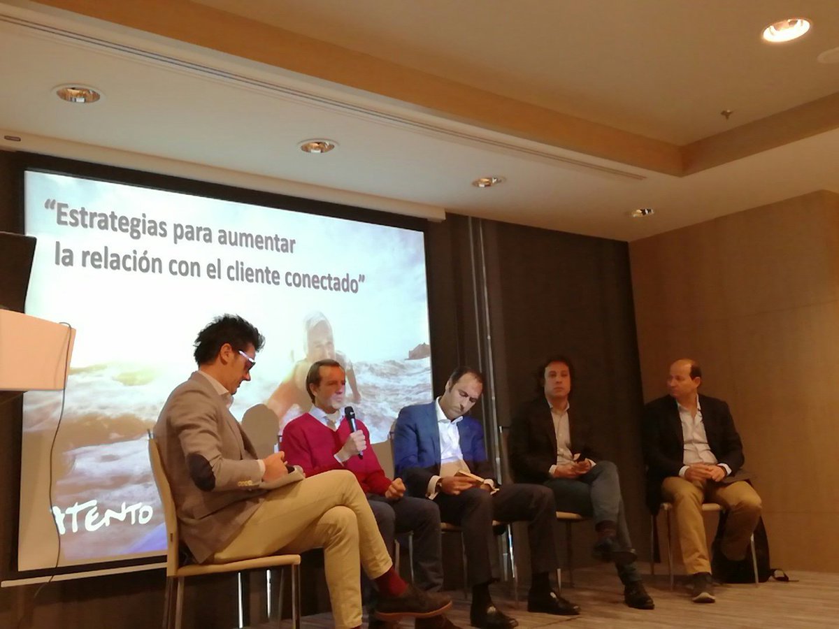 Comienza en la mesa "Estrategias para aumentar la relación con el cliente conectado" de la mano de Atento con  <a href="/juanjo_ferdz/">Juanjo</a>