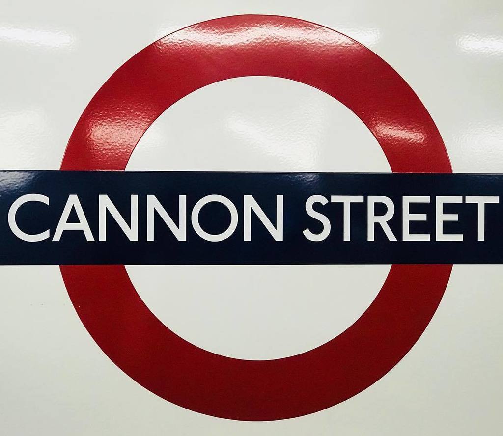 JPBespoke's tweet photo. James Palombo is in the Cannon Street today fitting clients with their pre-Christmas purchases.
Book your appointment today to see how tailoring is really done!
.
.
.
.
#jamespalombo #jpbespoke #fashion #streetstyle #gentleman #suit #bespoke #bespokesuit… https://t.co/ZSkbQe1w7Z https://t.co/ZcNRNeSUrq