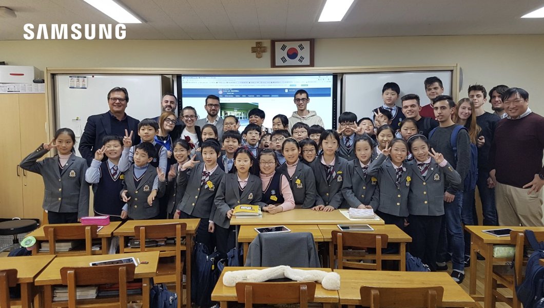 SamsungBizIT's tweet image. I vincitori del progetto #LetsApp in visita alla #smartschool di Gyeseong in Corea del Sud. #FormazioneDigitale con le tecnologie #Samsung.