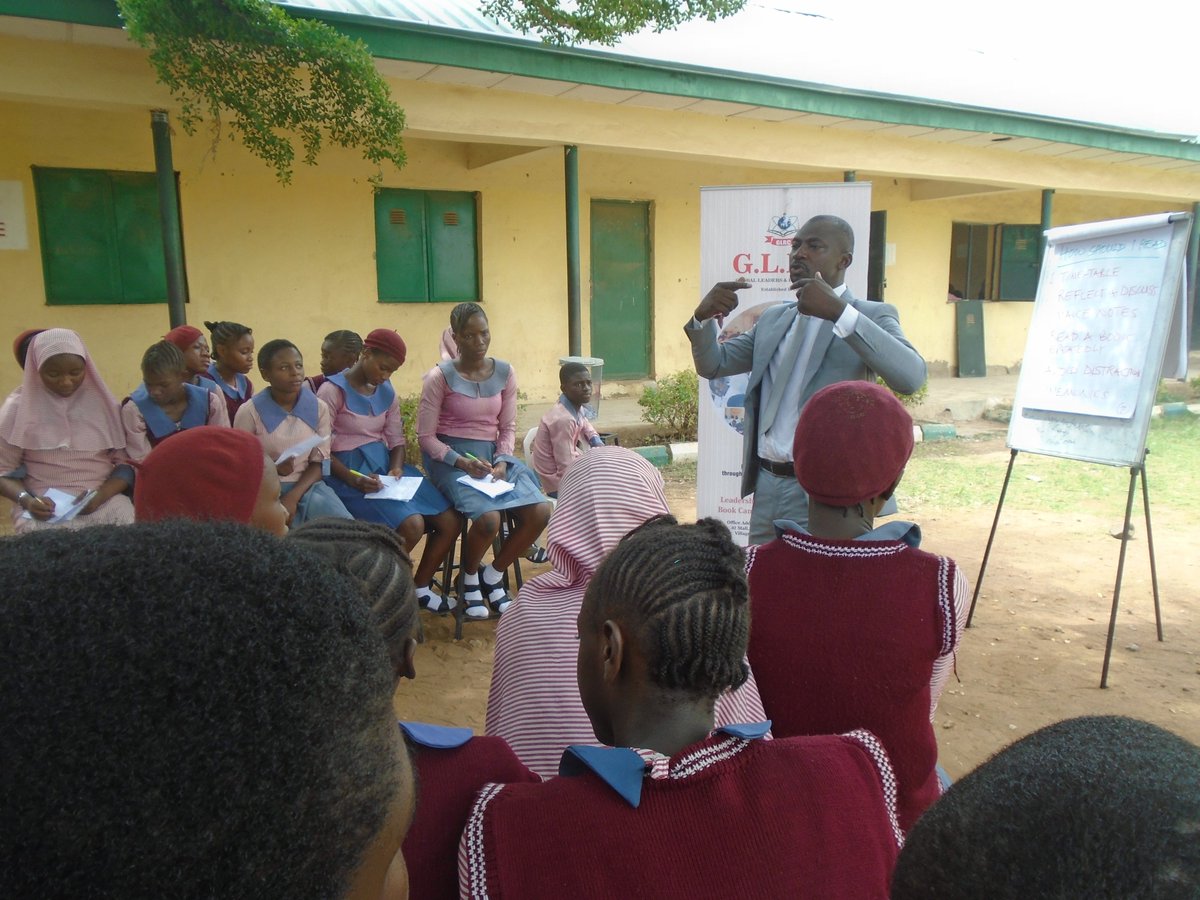 GlobalLeadersNG's tweet photo. The students of Govt Day Sec Sch, Dutse Alhaji displayed great enthusiasm during the #ReadnLead workshop. Though we held an outdoor session, the students participated with some much zest! Learn more: https://t.co/X4RQU2kkeY https://t.co/pzXc42uqzx