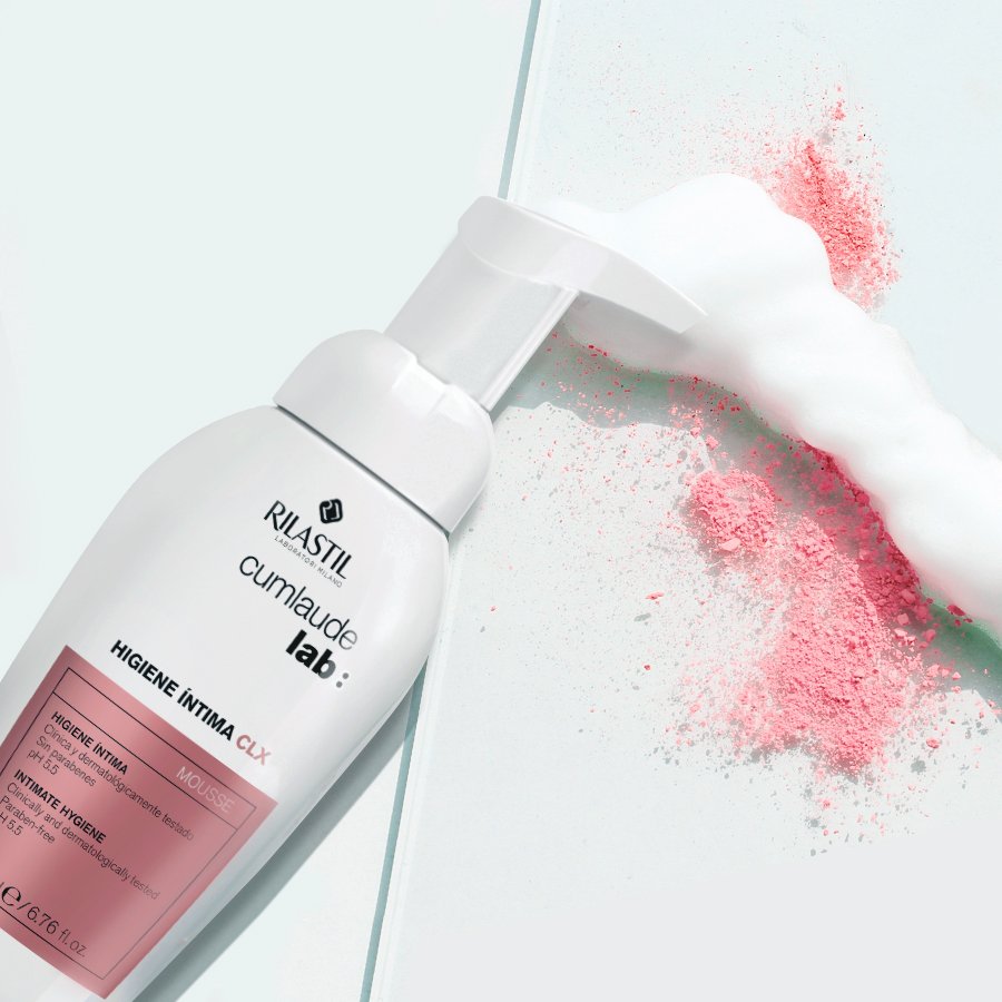 YomismaCumlaude's tweet photo. Siente el cuidado íntimo más suave que te puede proporcionar una mousse. ¿Aún no has probado Higiene Intima CLX Mousse? #Rilastil #Cumlaudelab #ginecología https://t.co/uZnqzVZVbH