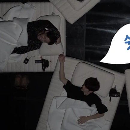 AUMMYMTBB's tweet photo. เป็นแฟนกันต์ก็ต้องนอนข้างกันต์เป็นธรรมดา นี่คนพี่ดุน้องแล้วหรอค่ะ ทำไมน่ากลัวเลยอ่า ชี่ๆๆๆ #MarkBam #GOT7 #TMIlab มยมบ มาเอง https://t.co/R0BNWImK5M