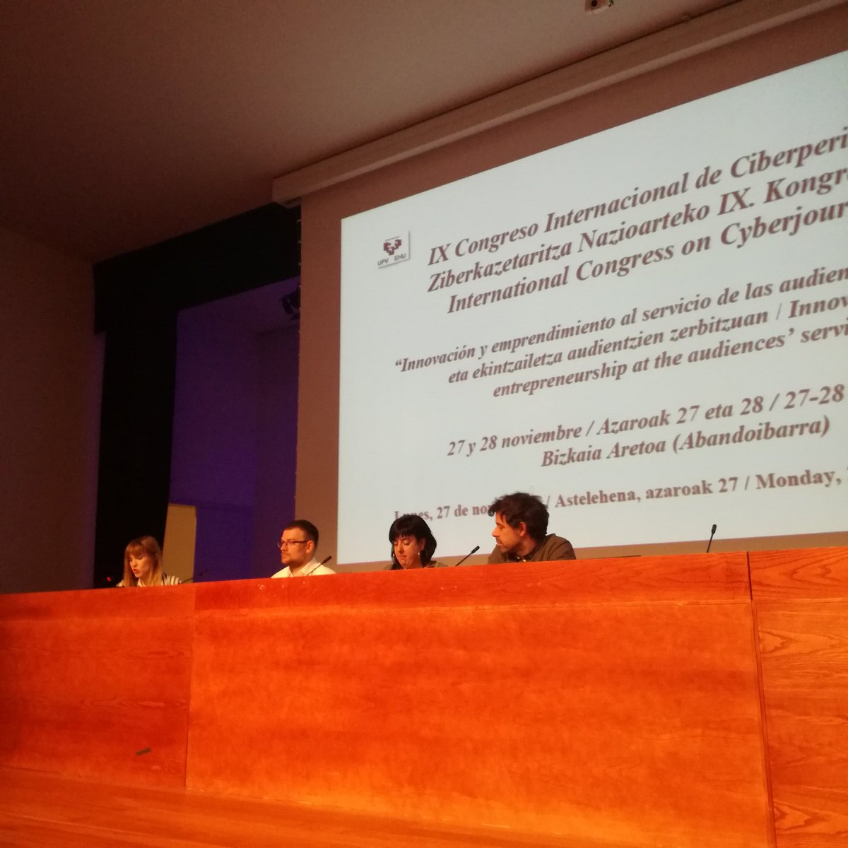 alimentamentes's tweet photo. Y cerramos en congreso con la última mesa redonda en euskera: https://t.co/zsVQJv0b5y