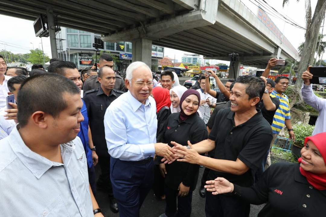 NajibRazak's tweet photo. Makanan tengah hari yang disediakan Restoran Gabungan NGO 1Malaysia bukan sahaja percuma tetapi sedap dan simple. 👏🏻 https://t.co/i5b9WGAsB7