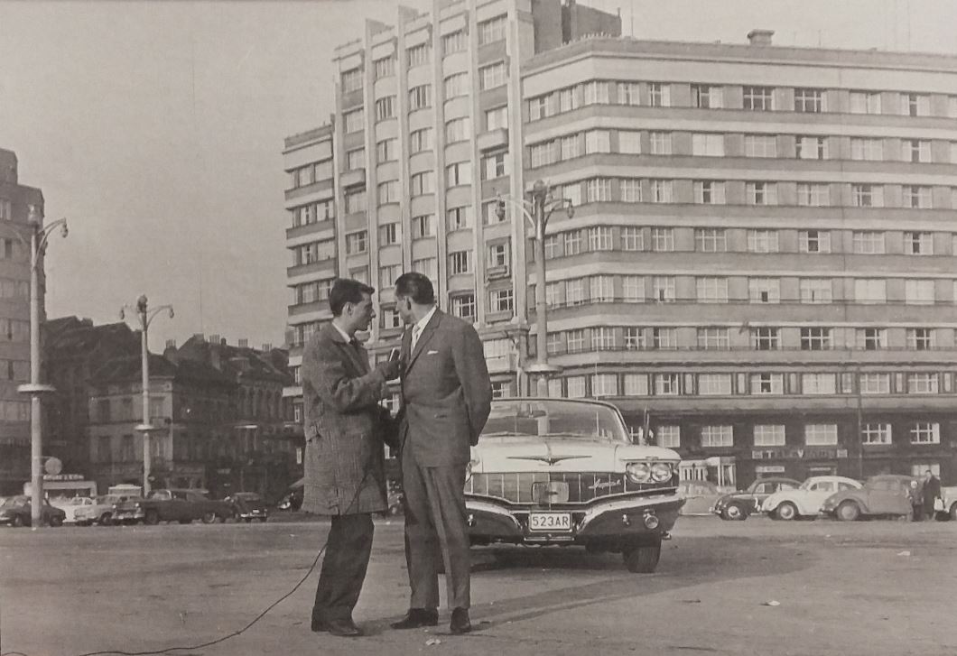 YvesRouyet's tweet photo. Le célèbre journaliste de la @RTBF Frédéric François est décédé hier. Dans les années ’60, planté au milieu de la place Flagey, il présente l’émission "9.000.000" consacrée aux auto-radars #sonuma #ixelles
https://t.co/IlVqsUcGQQ https://t.co/fNLzog3HLu