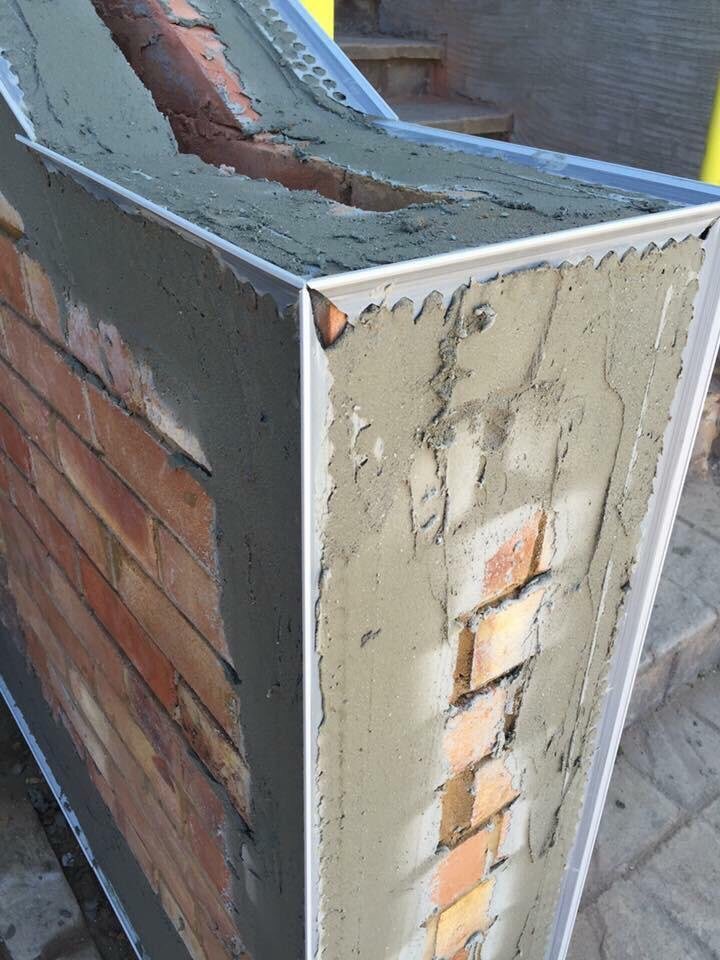 MonocoucheRS's tweet photo. We ensure the beading prep is absolutely perfect before we start #spraying #Monocouche XF #render #external_rendering #first_class_workmanship https://t.co/jwcTpmeptt