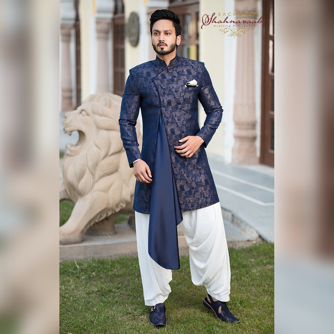 sshahnawaab's tweet image. A #cowlkurta blended with a #bandgala #jacket &amp;amp; Peshawari #Salwaar. We amalgamate Indo-western clothing traditions like no one does. #CraftingPrincehood is a tradition at Sachdeva&apos;s. In last 5 decades, we have served 4 generations of our esteemed customers. #mayorsaab #fashion