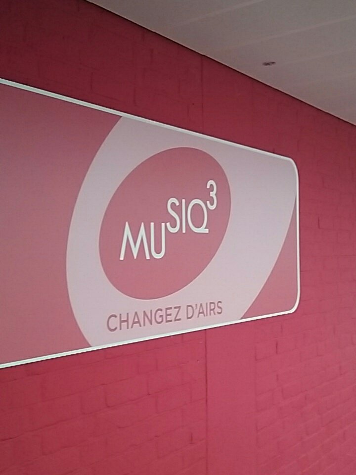 C'est l'heure de l'enregistrement de ma chronique sur musiq3... aujourd'hui Benjamin de la Fuente. Diffusion vendredi matin 10h 30.