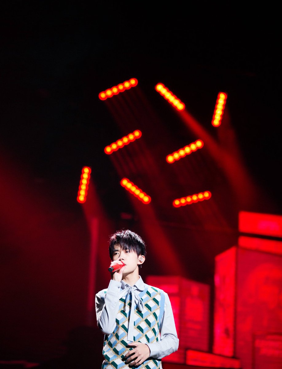 TFBOYS_INA's tweet photo. 171128 #TFBOYS Jackson Yee Yangqianxi Studios Update Jackson’s 17th birthday concert (逢凉野性）
#易烊千玺1128十七岁生日快乐 https://t.co/CZROq9MFPr