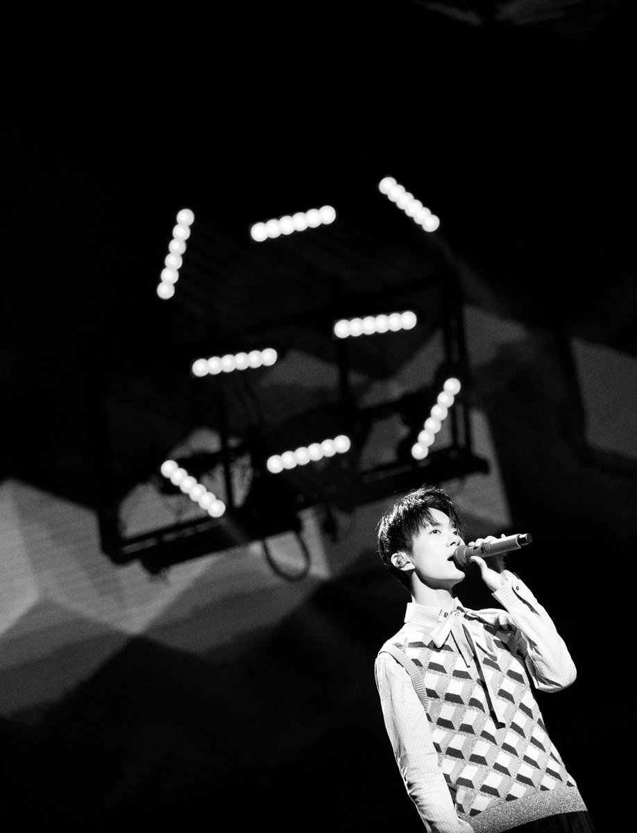 TFBOYS_INA's tweet photo. 171128 #TFBOYS Jackson Yee Yangqianxi Studios Update Jackson’s 17th birthday concert (逢凉野性）
#易烊千玺1128十七岁生日快乐 https://t.co/CZROq9MFPr