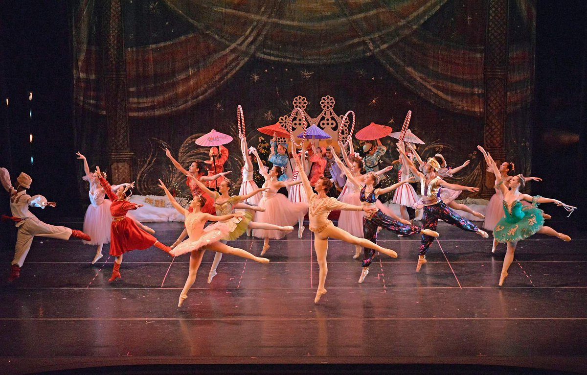 VRBallet's tweet image. A Williamsburg tradition for over 30 years! Tickets on sale now for Virginia Regional Ballet's Nutcracker in Williamsburg. December 16-17 Get yours at brownpapertickets.com/event/3113820