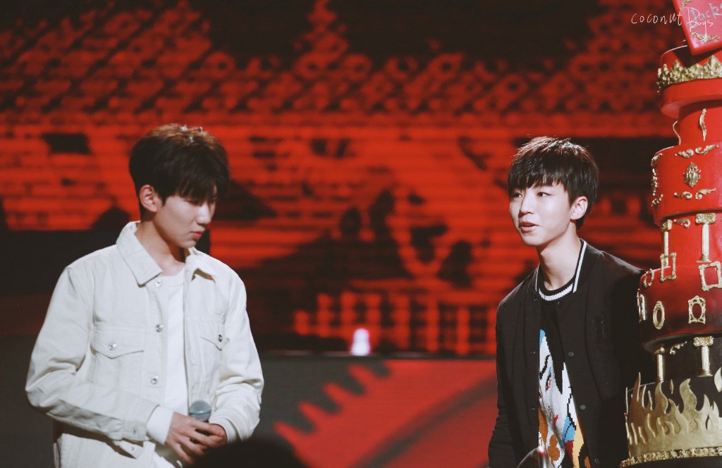 TFBOYS_INA's tweet photo. 171128 Junkai and Wangyuan @ NO.17 birthday party #易烊千玺1128十七岁生日快乐 | Cr. CoconutBoys https://t.co/Ma3QXgK7RX