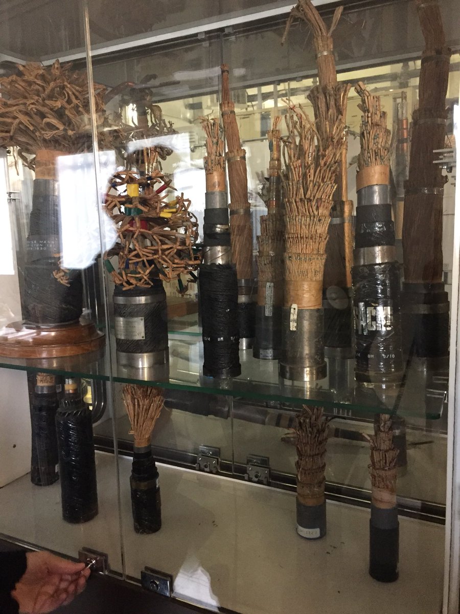 sylvie_moulie's tweet photo. Câbles ou œuvres d’#Art ? À vous de voir @Orange #CollectionHistorique https://t.co/3g7EiHrQ7q
