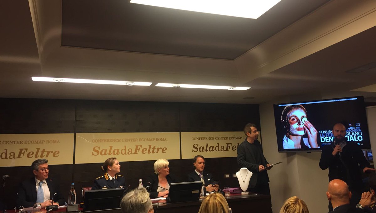 FragolaCompany's tweet photo. Seguiamo con il nostro social team la presentazione della Campagna #denuncialo. https://t.co/Auj68sbbwB https://t.co/AzE4BH4y3T