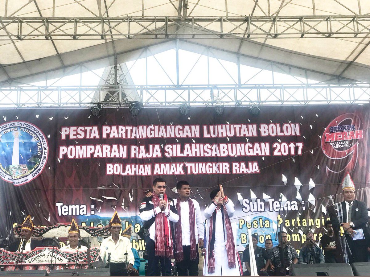 dormauli_939's tweet photo. Pecah Rekor Muri Mardemban Massal (mkn sirih massal) acara Raja Silalahi Sabungan 26-11-2017,Dairi, Sumut.Terimakasih Rumahela &Bangso Juara https://t.co/vRpcj5B79j