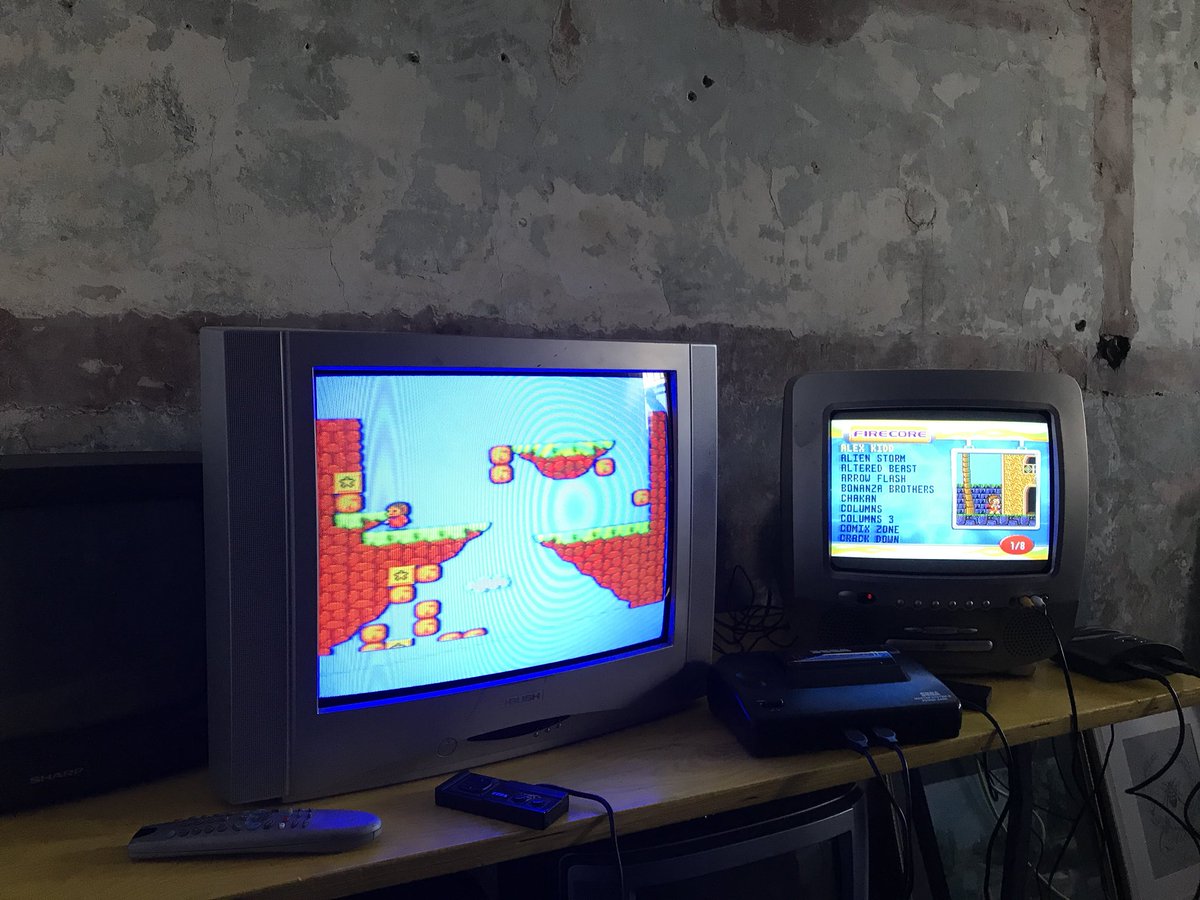 HwylHub's tweet photo. The benefits of having @VRpartyplace in the studio. #alexkidd #retrogaming #coworking https://t.co/0ZxfP1n5vv